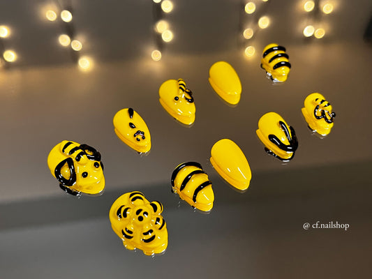 Busy Bee -  Press on nails